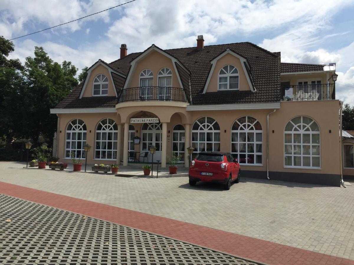 Patavar Panzio Etterem Gyongyospata Exterior foto