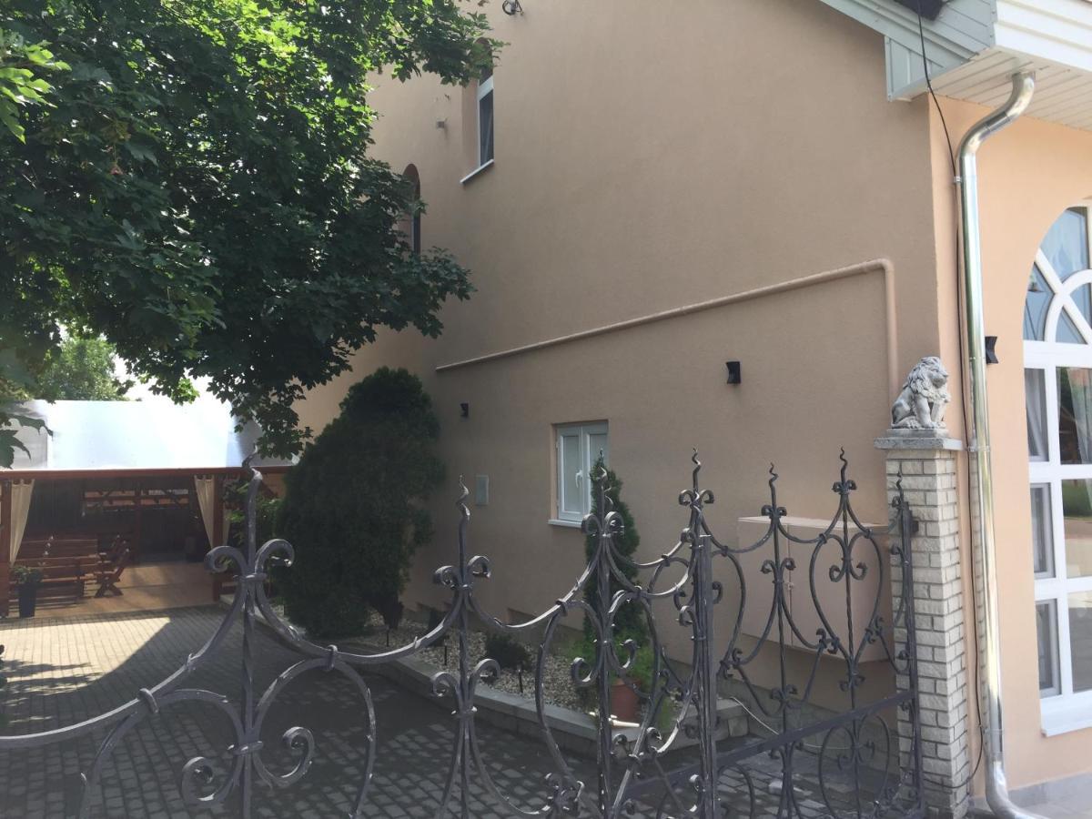 Patavar Panzio Etterem Gyongyospata Exterior foto