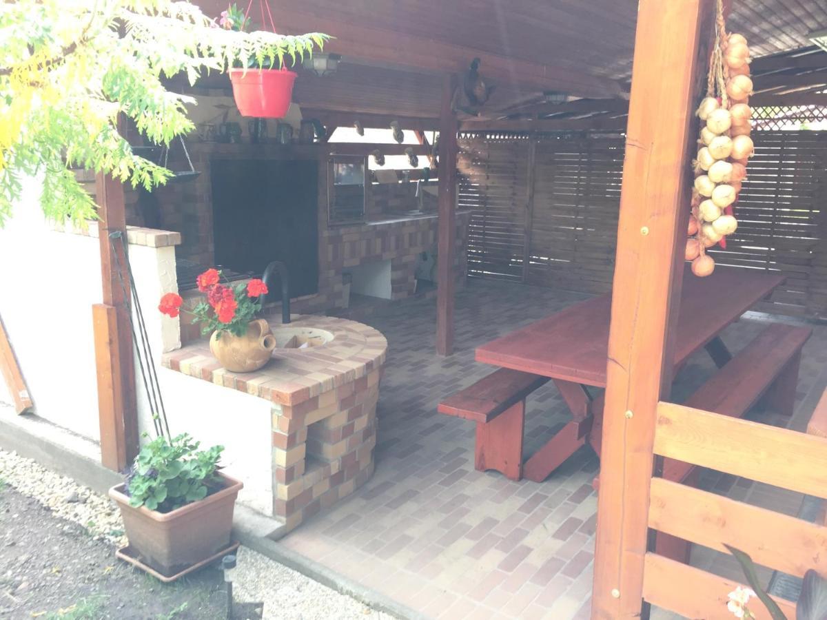 Patavar Panzio Etterem Gyongyospata Exterior foto