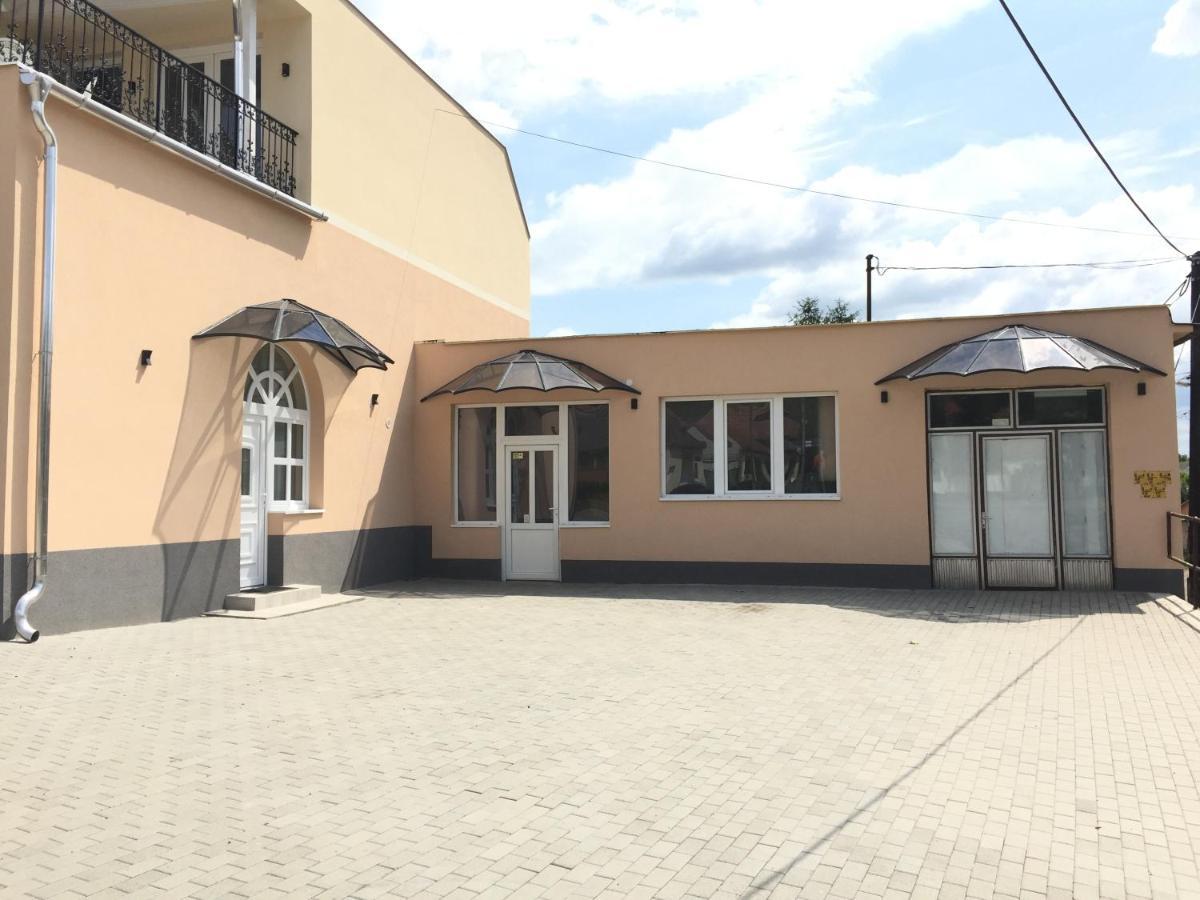 Patavar Panzio Etterem Gyongyospata Exterior foto