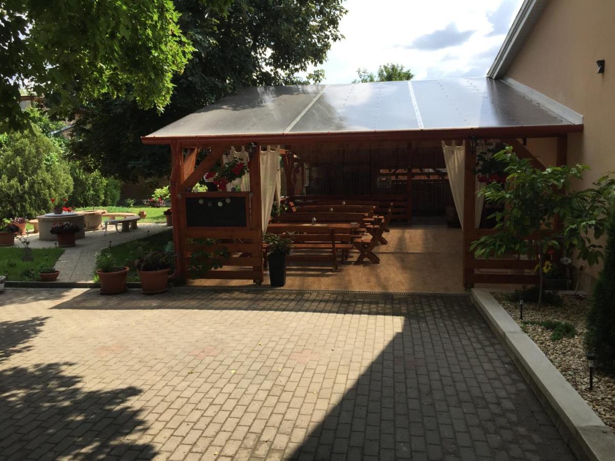 Patavar Panzio Etterem Gyongyospata Exterior foto
