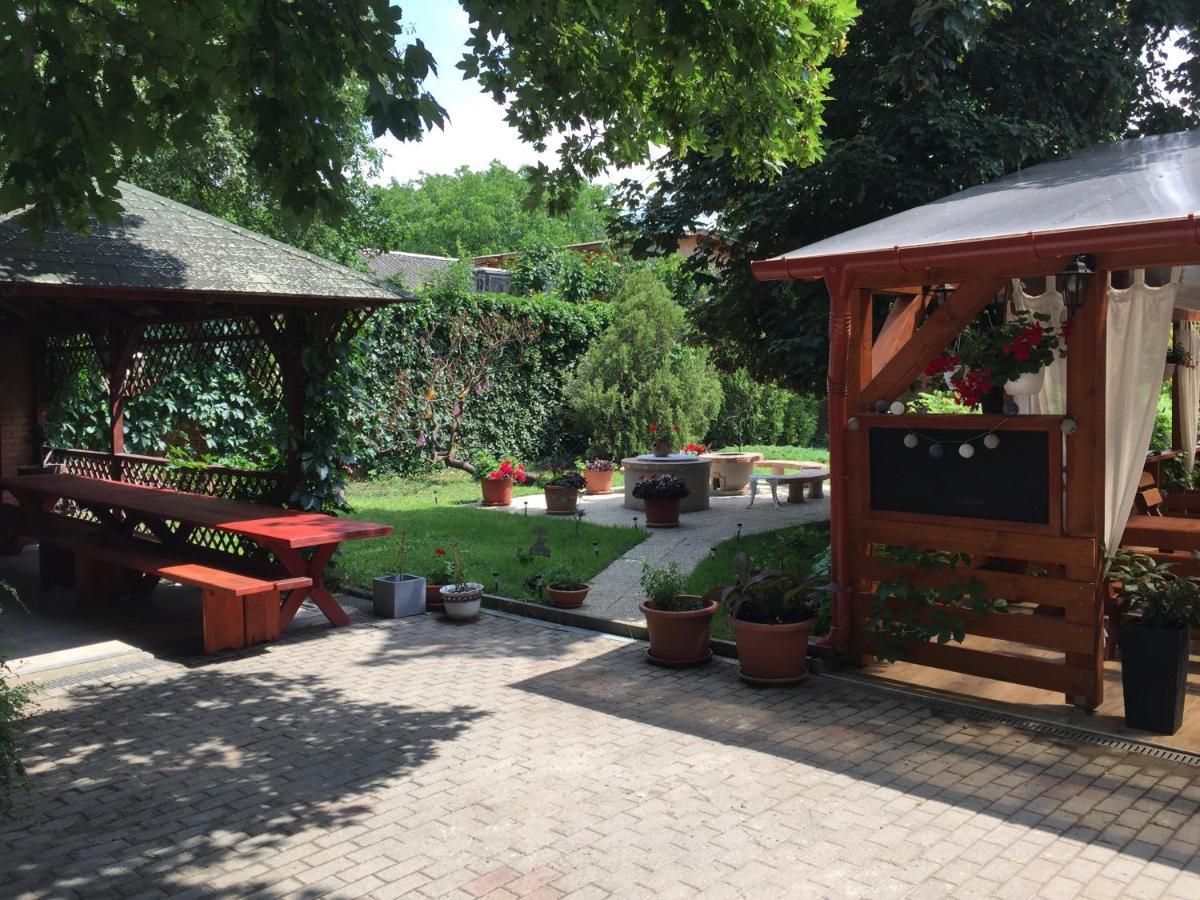 Patavar Panzio Etterem Gyongyospata Exterior foto
