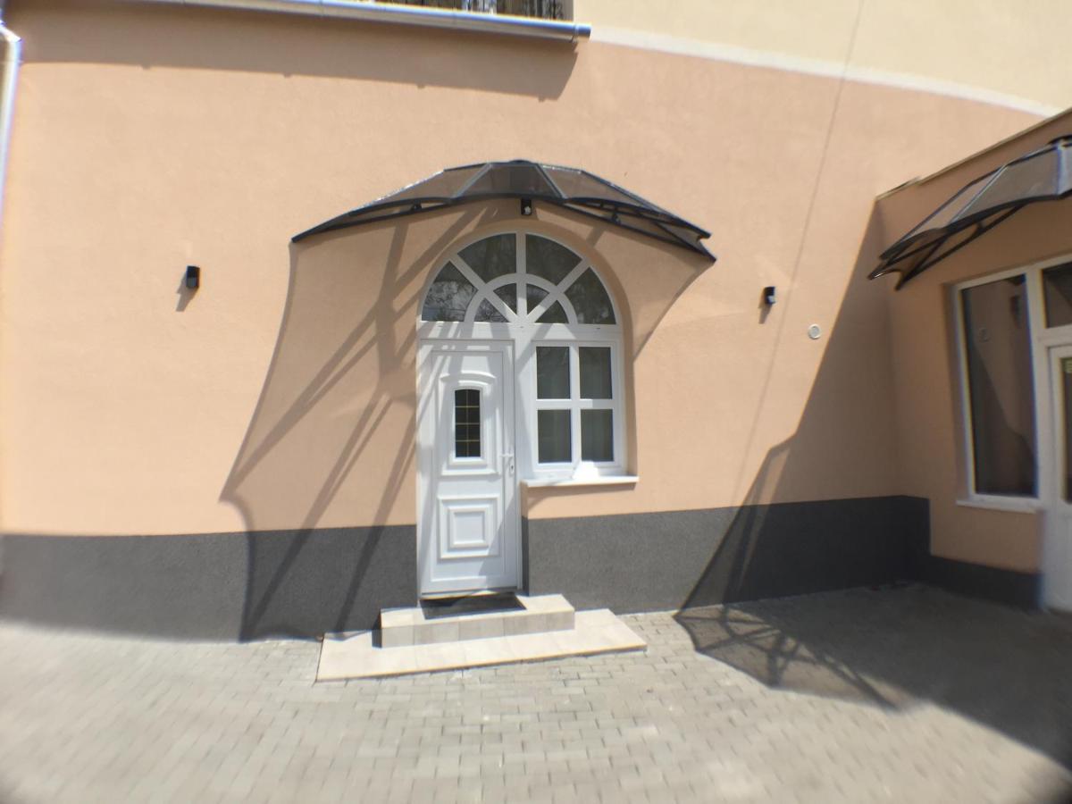Patavar Panzio Etterem Gyongyospata Exterior foto